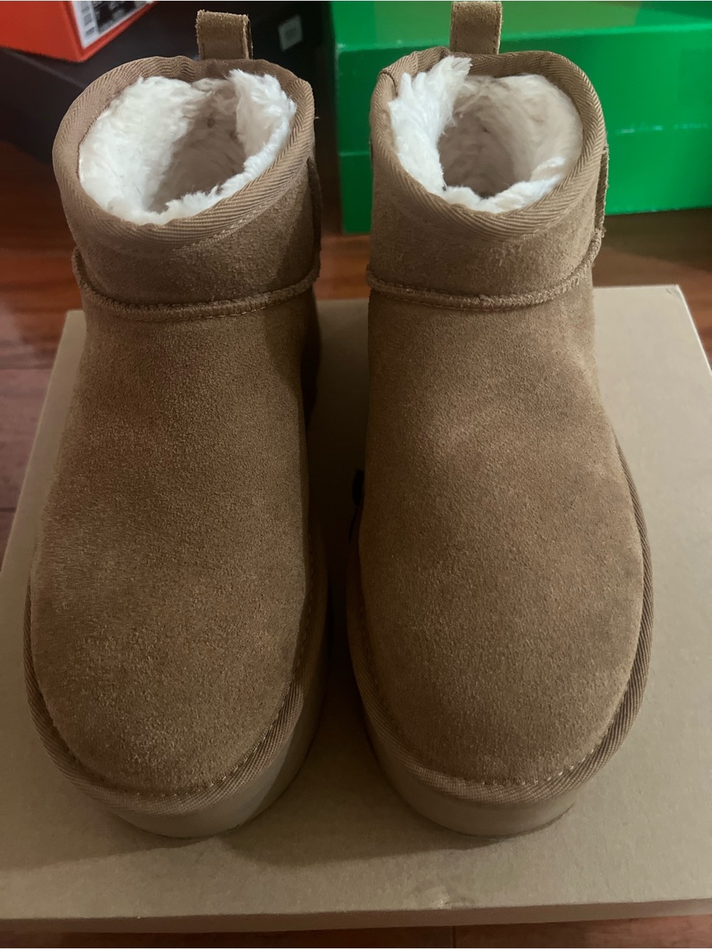 ugg - Picture 2 of 8